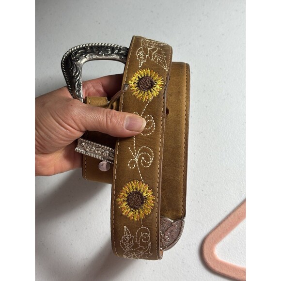 WOMEN'S SUNFLOWER WESTERN LEATHER BELT, COWGIRL RODEO EMBROIDERED LEATHER BELT - Picture 1 of 15